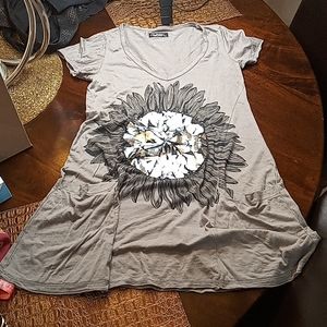 Sunflower tee with pockets